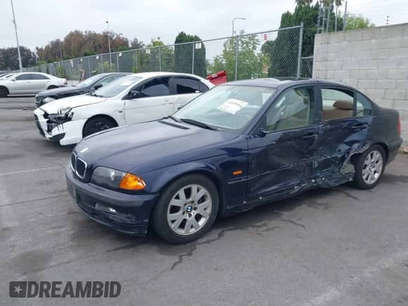2000 BMW 3 Series 323i с VIN WBAAM3335YFP68157, выставлен на аукционе IAAI как лот 42029364 с пробегом 105 078 миль миль и . История ставок и продаж доступна на DreamBid. Изображение 2.