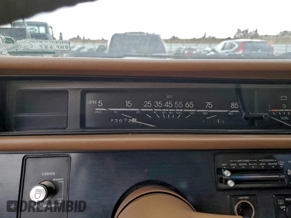 ✅ 1985 Chevrolet Celebrity • VIN: 1G1AW27W8F6277549 • Лот: 94663915. Опубликован ранее на Copart с пробегом 93 672 миль. Бесплатный доступ к архиву аукционных продаж из США и подробный отчёт об истории автомобиля на DreamBid. Изображение 9.