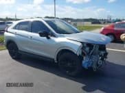 ✅ 2023 Mitsubishi Eclipse Cross LE • VIN: JA4ATVAA3PZ003183 • Lot: 43022216. Wystawiony na IAAI z przebiegiem 23 437 mil. Bezpłatny archiwum sprzedaży aukcyjnych z USA i szczegółowy raport historii pojazdu na DreamBid. Zdjęcie 1.