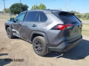 ✅ 2023 Toyota RAV4 LE • VIN: 2T3H1RFV4PC223253 • Lot: 43260496. Wystawiony na IAAI z przebiegiem 33 022 mil. Bezpłatny archiwum sprzedaży aukcyjnych z USA i szczegółowy raport historii pojazdu na DreamBid. Zdjęcie 3.