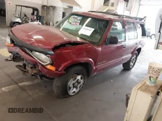 ✅ 2002 Chevrolet Blazer LS • VIN: 1GNDT13W22K104793 • Lot: 43101241. Wystawiony na IAAI z przebiegiem 187 686 mil. Bezpłatny archiwum sprzedaży aukcyjnych z USA i szczegółowy raport historii pojazdu na DreamBid. Zdjęcie 2.