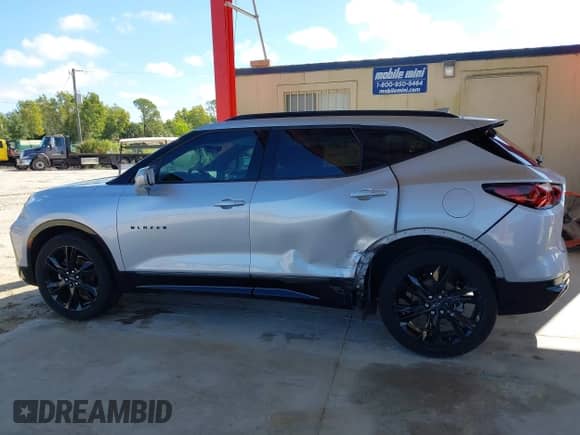 2020 Chevrolet Blazer RS z VIN 3GNKBERS9LS647554, wystawiony jako IAAI lot #43267332 z przebiegiem 59 564 mil mil oraz . Historia ofert i sprzedaży dostępna na DreamBid. Obrazek 14.