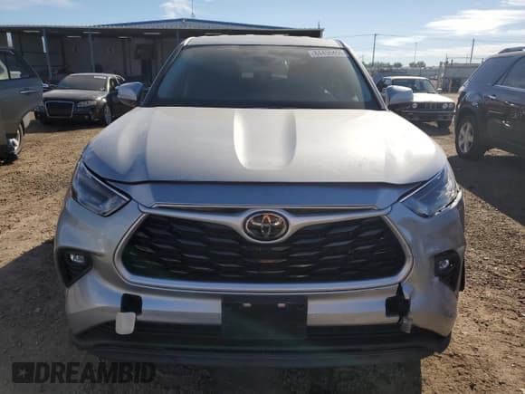 ✅ 2023 Toyota Highlander XLE • VIN: 5TDKDRBH8PS000646 • Lot: 84455455. Wystawiony na Copart z przebiegiem 47 178 mil. Bezpłatny archiwum sprzedaży aukcyjnych z USA i szczegółowy raport historii pojazdu na DreamBid. Zdjęcie 5.