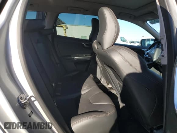 ✅ 2017 Volvo XC60 Dynamic • VIN: YV440MDR1H2062845 • Lot: 82323255. Wystawiony na Copart z przebiegiem 100 360 mil. Bezpłatny archiwum sprzedaży aukcyjnych z USA i szczegółowy raport historii pojazdu na DreamBid. Zdjęcie 11.