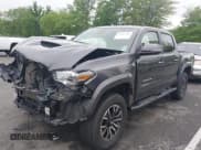 ✅ 2022 Toyota Tacoma SR • VIN: 3TMCZ5AN5NM458034 • Лот: 42367251. Опубликован ранее на IAAI с пробегом 31 896 миль. Бесплатный доступ к архиву аукционных продаж из США и подробный отчёт об истории автомобиля на DreamBid. Изображение 2.