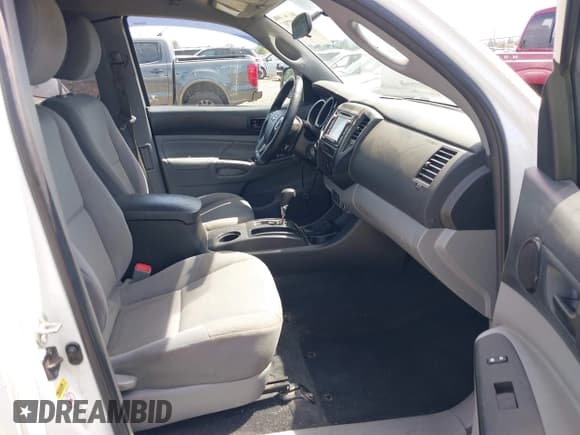✅ 2015 Toyota Tacoma • VIN: 5TFUX4EN8FX035829 • Lot: 42433731. Listed on IAAI with 116,369 mi. Free auction sales archive from the USA and detailed vehicle history report at DreamBid. Image 5.