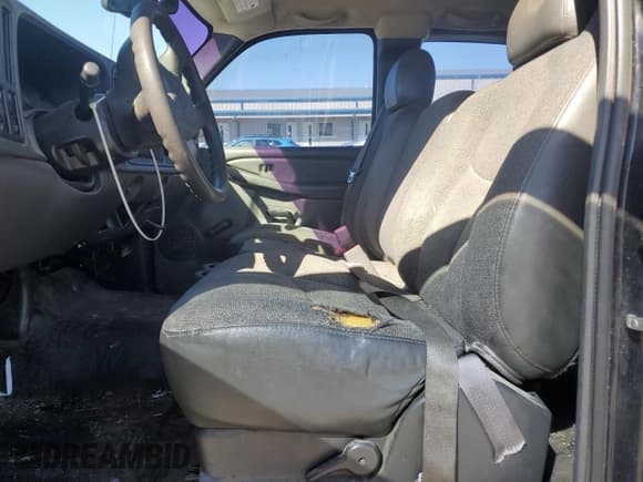 ✅ 2005 GMC Sierra 1500 Work Truck • VIN: 1GTEC19X35Z243940 • Лот: 86164165. Опубликован ранее на Copart с пробегом 43 962 миль. Бесплатный доступ к архиву аукционных продаж из США и подробный отчёт об истории автомобиля на DreamBid. Изображение 7.