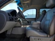 ✅ 2013 Chevrolet Suburban LTZ • VIN: 1GNSCKE08DR105799 • Lot: 93057155. Wystawiony na Copart z przebiegiem 257 010 mil. Bezpłatny archiwum sprzedaży aukcyjnych z USA i szczegółowy raport historii pojazdu na DreamBid. Zdjęcie 7.