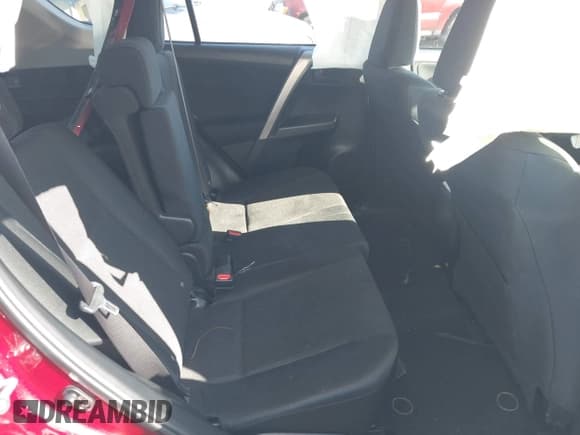 ✅ 2018 Toyota RAV4 LE • VIN: JTMBFREV3JD236507 • Лот: 43514753. Опубликован ранее на IAAI с пробегом 51 798 миль. Бесплатный доступ к архиву аукционных продаж из США и подробный отчёт об истории автомобиля на DreamBid. Изображение 8.