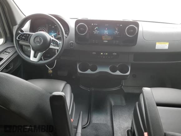 ✅ 2022 Mercedes-Benz Sprinter Cargo • VIN: W1W4ECHY5NT109594 • Лот: 86389144. Опубликован ранее на Copart с пробегом 148 413 миль. Бесплатный доступ к архиву аукционных продаж из США и подробный отчёт об истории автомобиля на DreamBid. Изображение 8.