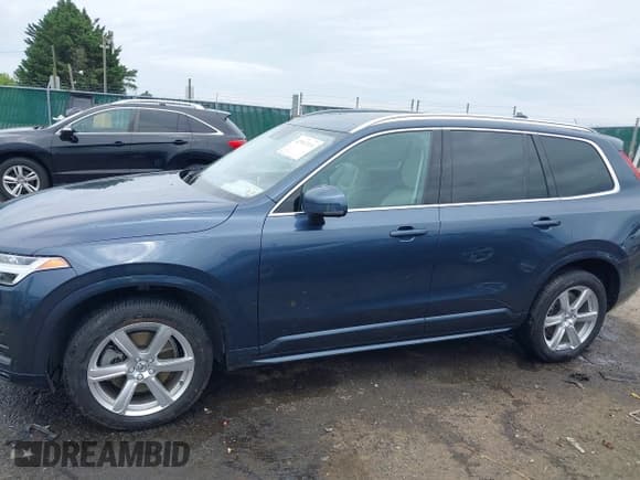 ✅ 2021 Volvo XC90 Momentum • VIN: YV4A221K3M1754176 • Lot: 42912114. Wystawiony na IAAI z przebiegiem 46 109 mil. Bezpłatny archiwum sprzedaży aukcyjnych z USA i szczegółowy raport historii pojazdu na DreamBid. Zdjęcie 14.
