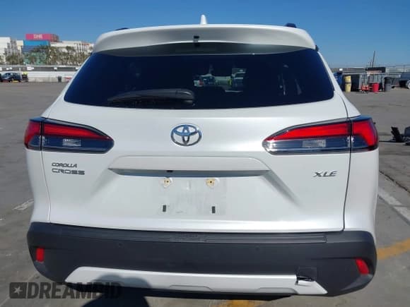 ✅ 2024 Toyota Corolla Cross XLE • VIN: 7MUDAAAG5RV098331 • Лот: 43186844. Опубликован ранее на IAAI с пробегом 19 355 миль. Бесплатный доступ к архиву аукционных продаж из США и подробный отчёт об истории автомобиля на DreamBid. Изображение 17.