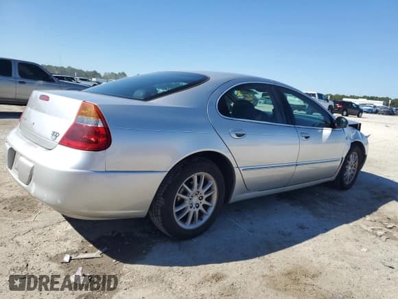 ✅ 2002 Chrysler 300M M • VIN: 2C3AE66GX2H150021 • Lot: 90219685. Wystawiony na Copart z przebiegiem 132 402 mil. Bezpłatny archiwum sprzedaży aukcyjnych z USA i szczegółowy raport historii pojazdu na DreamBid. Zdjęcie 3.