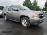 ✅ 2011 Chevrolet Suburban LT • VIN: 1GNSKJE33BR115659 • Lot: 68954724. Wystawiony na Copart z przebiegiem 149 867 mil. Bezpłatny archiwum sprzedaży aukcyjnych z USA i szczegółowy raport historii pojazdu na DreamBid. Zdjęcie 4.