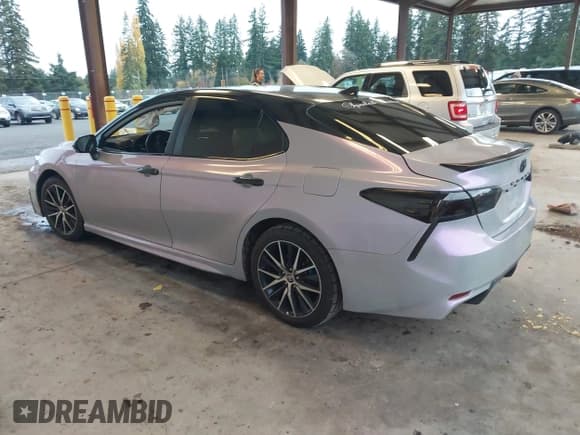 ✅ 2022 Toyota Camry SE • VIN: 4T1G11BK9NU061035 • Lot: 43623016. Wystawiony na IAAI z przebiegiem 48 822 mil. Bezpłatny archiwum sprzedaży aukcyjnych z USA i szczegółowy raport historii pojazdu na DreamBid. Zdjęcie 3.