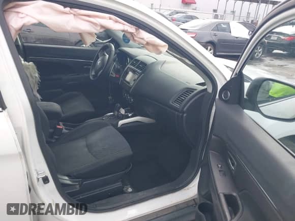 2014 Mitsubishi Outlander SE z VIN 4A4AP4AU6EE003514, wystawiony jako IAAI lot #43403657 z przebiegiem 183 838 mil mil oraz . Historia ofert i sprzedaży dostępna na DreamBid. Obrazek 5.