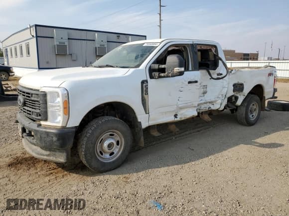 ✅ 2023 Ford F-350 • VIN: 1FT8W3BA3PEC57918 • Lot: 75550084. Wystawiony na Copart z przebiegiem 36 915 mil. Bezpłatny archiwum sprzedaży aukcyjnych z USA i szczegółowy raport historii pojazdu na DreamBid. Zdjęcie 1.