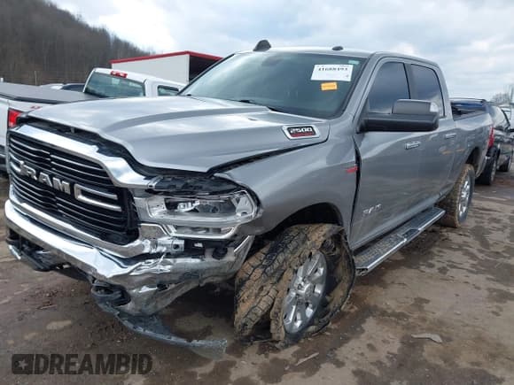 ✅ 2019 Ram 2500 Big Horn • VIN: 3C6UR5DJ8KG697141 • Lot: 41688493. Wystawiony na IAAI z przebiegiem 83 627 mil. Bezpłatny archiwum sprzedaży aukcyjnych z USA i szczegółowy raport historii pojazdu na DreamBid. Zdjęcie 19.