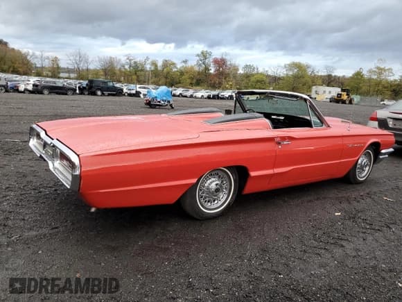 ✅ 1964 Ford Thunderbird • VIN: 4Y85Z169335 • Lot: 84632935. Wystawiony na Copart z przebiegiem 98 712 mil. Bezpłatny archiwum sprzedaży aukcyjnych z USA i szczegółowy raport historii pojazdu na DreamBid. Zdjęcie 3.
