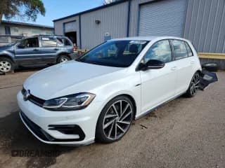 ✅ 2018 Volkswagen Golf R • VIN: WVWVF7AU2JW093245 • Lot: 70214805. Wystawiony na Copart z przebiegiem 85 543 mil. Bezpłatny archiwum sprzedaży aukcyjnych z USA i szczegółowy raport historii pojazdu na DreamBid. Zdjęcie 1.