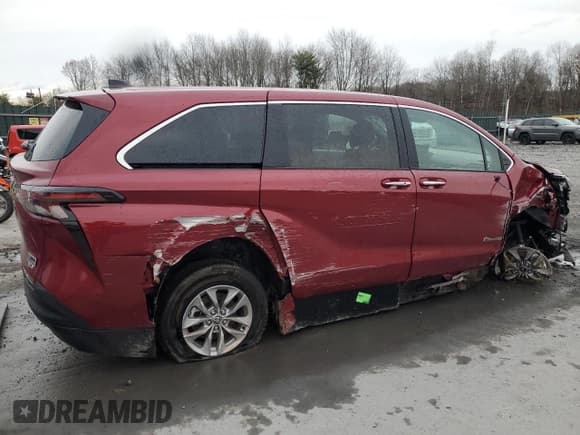 ✅ 2025 Toyota Sienna XLE • VIN: 5TDYRKEC8SS273145 • Lot: 93065945. Wystawiony na Copart z przebiegiem 770 mil. Bezpłatny archiwum sprzedaży aukcyjnych z USA i szczegółowy raport historii pojazdu na DreamBid. Zdjęcie 3.
