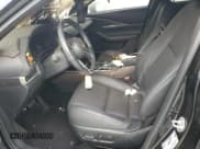 ✅ 2023 Mazda CX-30 Premium • VIN: 3MVDMBDY6PM582550 • Lot: 67260015. Wystawiony na Copart z przebiegiem Nie podano. Bezpłatny archiwum sprzedaży aukcyjnych z USA i szczegółowy raport historii pojazdu na DreamBid. Zdjęcie 7.