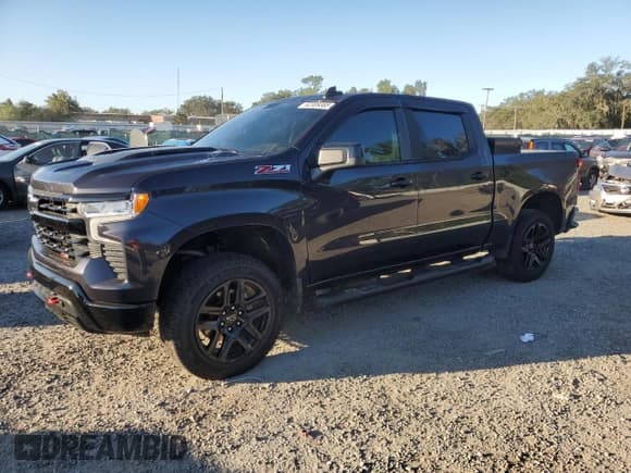 ✅ 2024 Chevrolet Silverado 1500 LT Trail Boss • VIN: 3GCUDFE81RG301652 • Lot: 82309385. Wystawiony na Copart z przebiegiem 30 010 mil. Bezpłatny archiwum sprzedaży aukcyjnych z USA i szczegółowy raport historii pojazdu na DreamBid. Zdjęcie 1.