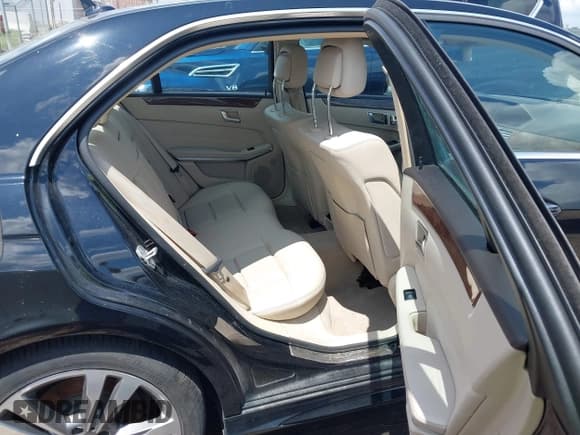 ✅ 2016 Mercedes-Benz E 350 Sport • VIN: WDDHF5KB5GB293458 • Lot: 42828581. Listed on IAAI with 141,642 mi. Free auction sales archive from the USA and detailed vehicle history report at DreamBid. Image 8.