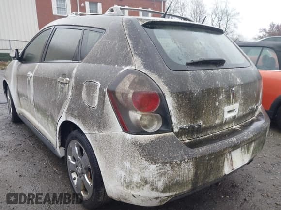 ✅ 2010 Pontiac Vibe • VIN: 5Y2SM6E04AZ409348 • Lot: 43600489. Listed on IAAI with 154,936 mi. Free auction sales archive from the USA and detailed vehicle history report at DreamBid. Image 3.