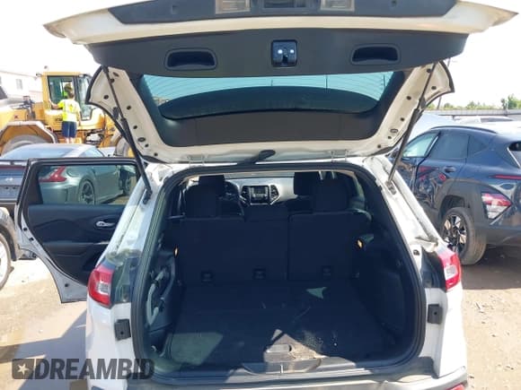 ✅ 2015 Jeep Cherokee Sport • VIN: 1C4PJLAB4FW535853 • Lot: 42209978. Wystawiony na IAAI z przebiegiem 155 336 mil. Bezpłatny archiwum sprzedaży aukcyjnych z USA i szczegółowy raport historii pojazdu na DreamBid. Zdjęcie 17.