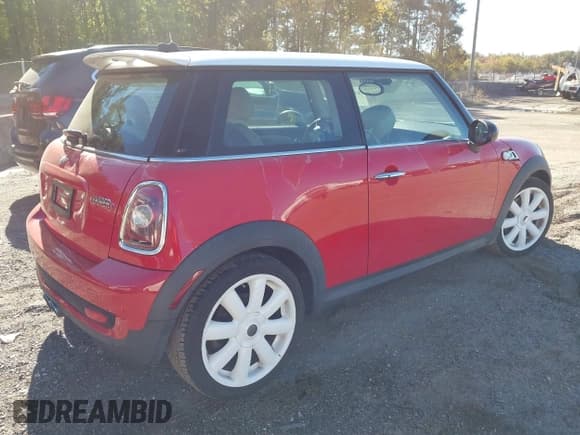 ✅ 2007 MINI Hardtop S • VIN: WMWMF73527TT84529 • Lot: 43425761. Listed on IAAI with 95,171 mi. Free auction sales archive from the USA and detailed vehicle history report at DreamBid. Image 4.