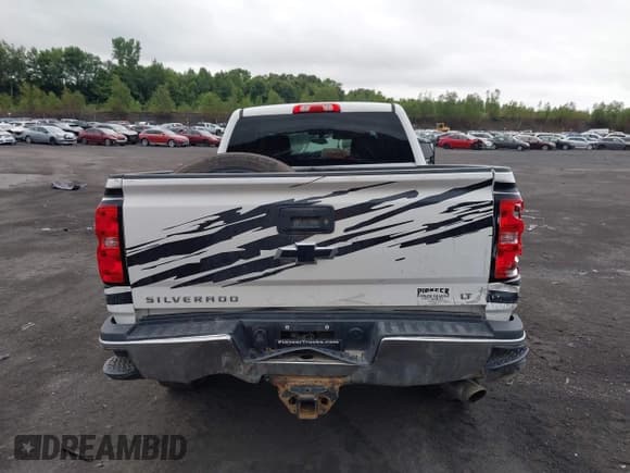 ✅ 2017 Chevrolet Silverado 2500HD LT • VIN: 1GC1KVEG7HF217930 • Lot: 42763106. Listed on IAAI with 110,239 mi. Free auction sales archive from the USA and detailed vehicle history report at DreamBid. Image 16.