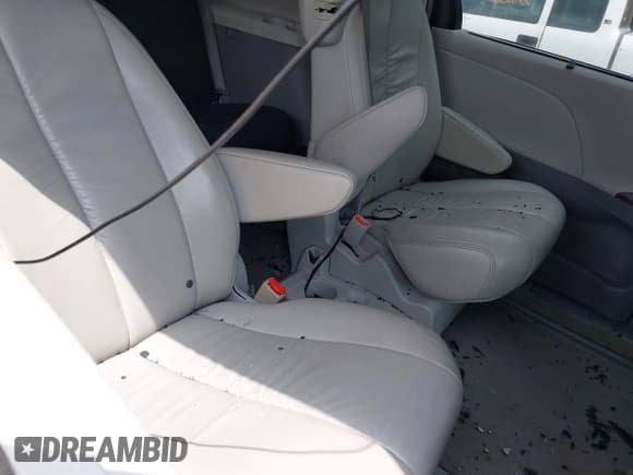 ✅ 2012 Toyota Sienna XLE AAS • VIN: 5TDYK3DC3CS218373 • Лот: 43035982. Опубликован ранее на IAAI с пробегом 155 533 миль. Бесплатный доступ к архиву аукционных продаж из США и подробный отчёт об истории автомобиля на DreamBid. Изображение 8.