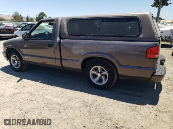 ✅ 1998 Chevrolet S-10 LS • VIN: 1GCCS1443WK209482 • Лот: 60480634. Опубликован ранее на Copart с пробегом 126 552 миль. Бесплатный доступ к архиву аукционных продаж из США и подробный отчёт об истории автомобиля на DreamBid. Изображение 2.