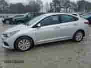 2021 Hyundai Accent SE z VIN 3KPC24A69ME132432, wystawiony jako Copart lot #81944943 z przebiegiem 23 324 mil mil oraz . Historia ofert i sprzedaży dostępna na DreamBid. Obrazek 1.