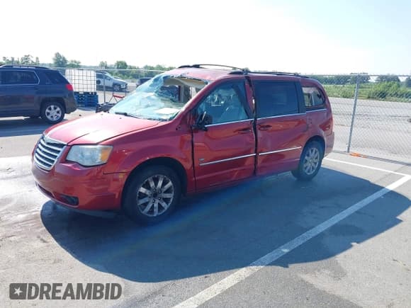 ✅ 2009 Chrysler Town & Country Touring • VIN: 2A8HR54X49R661362 • Lot: 42780965. Listed on IAAI with 84,210 mi. Free auction sales archive from the USA and detailed vehicle history report at DreamBid. Image 19.