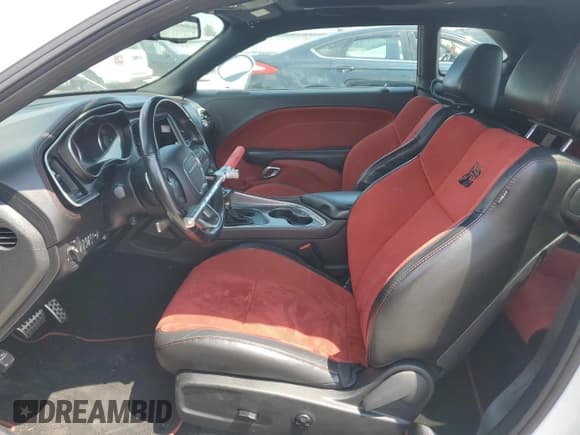 ✅ 2020 Dodge Challenger R/T Scat Pack • VIN: 2C3CDZFJ6LH194205 • Lot: 67697124. Wystawiony na Copart z przebiegiem 33 886 mil. Bezpłatny archiwum sprzedaży aukcyjnych z USA i szczegółowy raport historii pojazdu na DreamBid. Zdjęcie 7.