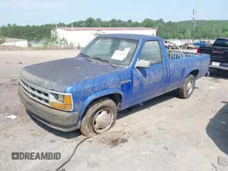 1993 Dodge Dakota S z VIN 1B7GL26X1PS140546, wystawiony jako IAAI lot #42142391 z przebiegiem 171 634 mil mil oraz . Historia ofert i sprzedaży dostępna na DreamBid. Obrazek 2.