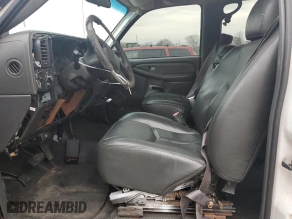 ✅ 2003 Chevrolet Silverado 1500 • VIN: 1GBHC23U73F173377 • Лот: 53089735. Опубликован ранее на Copart с пробегом 183 818 миль. Бесплатный доступ к архиву аукционных продаж из США и подробный отчёт об истории автомобиля на DreamBid. Изображение 7.