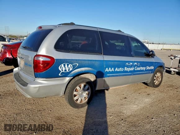 ✅ 2005 Chrysler Town & Country Touring • VIN: 2C4GP54L05R469663 • Lot: 96040405. Listed on Copart with 200,181 mi. Free auction sales archive from the USA and detailed vehicle history report at DreamBid. Image 3.