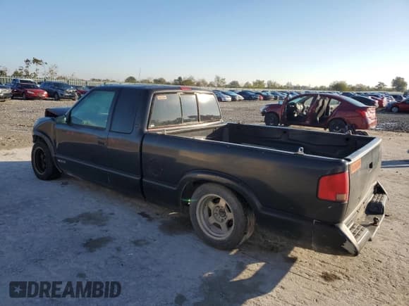 ✅ 1994 Chevrolet S-10 LS • VIN: 1GCCS19Z6R8207201 • Lot: 90338075. Wystawiony na Copart z przebiegiem 201 517 mil. Bezpłatny archiwum sprzedaży aukcyjnych z USA i szczegółowy raport historii pojazdu na DreamBid. Zdjęcie 2.