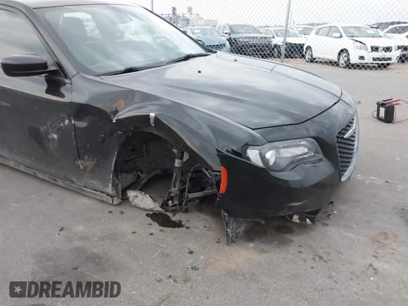 ✅ 2016 Chrysler 300 S • VIN: 2C3CCABG6GH348884 • Lot: 42064760. Listed on IAAI with 106,144 mi. Free auction sales archive from the USA and detailed vehicle history report at DreamBid. Image 6.