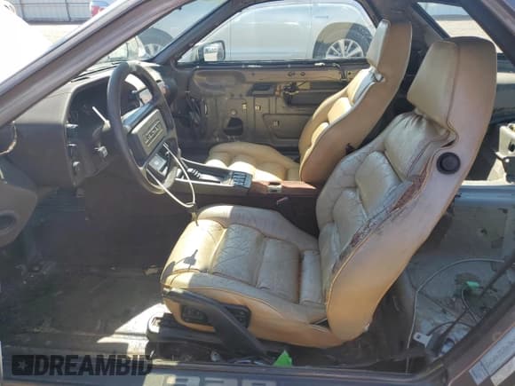 ✅ 1984 Porsche 928 • VIN: WP0JB0929ES860736 • Lot: 63927165. Wystawiony na Copart z przebiegiem 125 989 mil. Bezpłatny archiwum sprzedaży aukcyjnych z USA i szczegółowy raport historii pojazdu na DreamBid. Zdjęcie 7.