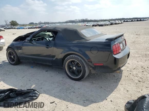 ✅ 2007 Ford Mustang GT Deluxe • VIN: 1ZVHT85H975320984 • Лот: 44561485. Опубликован ранее на Copart с пробегом 176 981 миль. Бесплатный доступ к архиву аукционных продаж из США и подробный отчёт об истории автомобиля на DreamBid. Изображение 2.