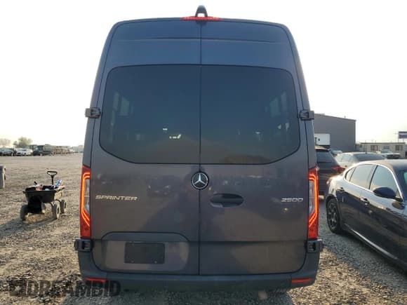 ✅ 2021 Mercedes-Benz Sprinter • VIN: W1Z4DFHY1MT051845 • Lot: 70840025. Listed on Copart with 214,534 mi. Free auction sales archive from the USA and detailed vehicle history report at DreamBid. Image 6.