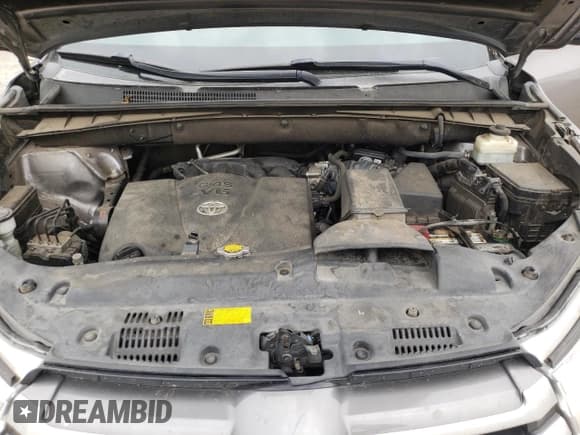 ✅ 2017 Toyota Highlander LE • VIN: 5TDBZRFHXHS452840 • Lot: 81346695. Wystawiony na Copart z przebiegiem 188 344 mil. Bezpłatny archiwum sprzedaży aukcyjnych z USA i szczegółowy raport historii pojazdu na DreamBid. Zdjęcie 12.