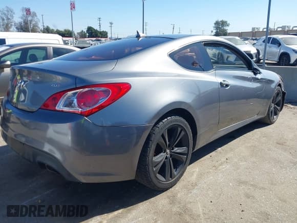 ✅ 2010 Hyundai Genesis Coupe Premium • VIN: KMHHT6KD9AU027975 • Lot: 41635854. Wystawiony na IAAI z przebiegiem 82 996 mil. Bezpłatny archiwum sprzedaży aukcyjnych z USA i szczegółowy raport historii pojazdu na DreamBid. Zdjęcie 4.