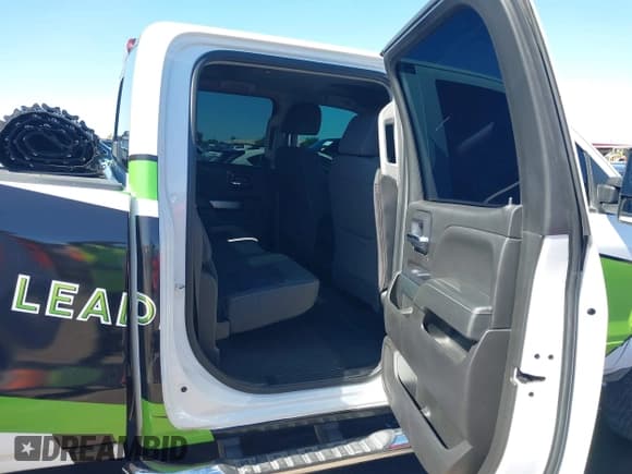 ✅ 2019 Chevrolet Silverado 2500HD LT • VIN: 1GC1KSEY0KF204158 • Lot: 43463207. Listed on IAAI with 131,658 mi. Free auction sales archive from the USA and detailed vehicle history report at DreamBid. Image 8.