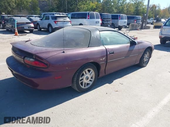 ✅ 1995 Chevrolet Camaro Z28 • VIN: 2G1FP22P0S2119513 • Lot: 43380303. Wystawiony na IAAI z przebiegiem 178 917 mil. Bezpłatny archiwum sprzedaży aukcyjnych z USA i szczegółowy raport historii pojazdu na DreamBid. Zdjęcie 4.