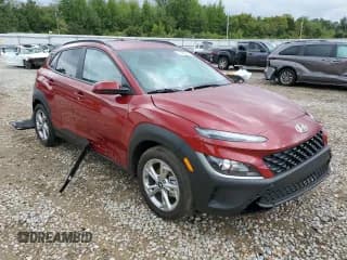 ✅ 2023 Hyundai Kona SEL • VIN: KM8K62ABXPU050583 • Лот: 73582274. Опубликован ранее на Copart с пробегом 3 275 миль. Бесплатный доступ к архиву аукционных продаж из США и подробный отчёт об истории автомобиля на DreamBid. Изображение 4.